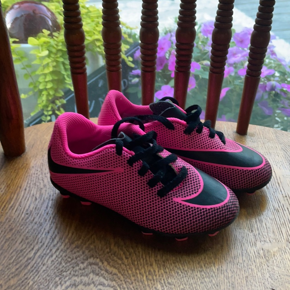 (Sold) Nike Soccer Cleats Girls